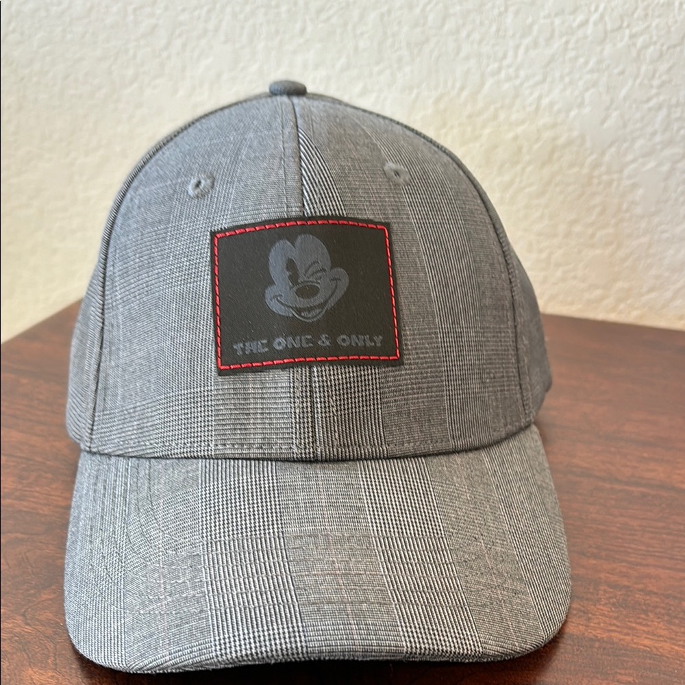 Men’s Disney Parks Mickey Mouse Fitted Hat 57-59 cm NWOT